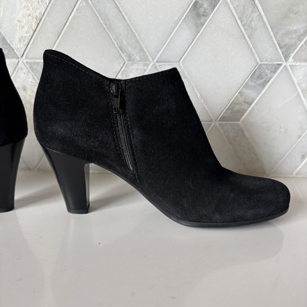 La Canadienne 9M Black Low Top Cone Heel Ankle Bootie Zipper Suede Donovan Boot - Picture 4 of 9